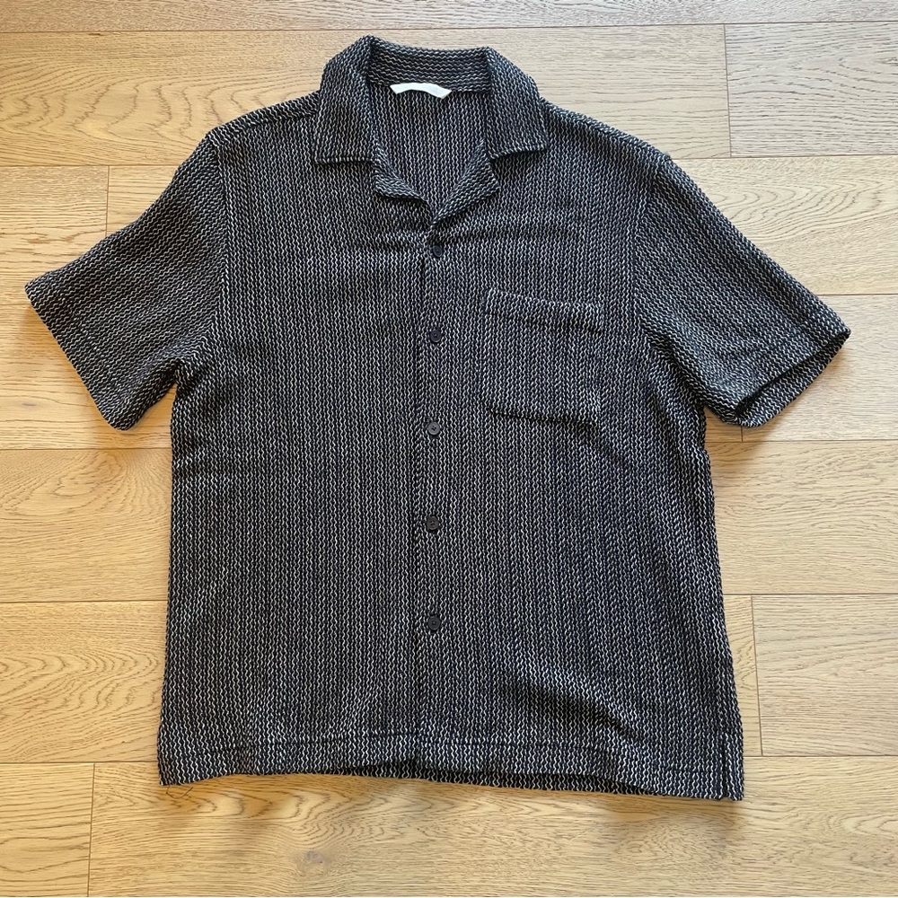 Zara Navy Blue & White Short-Sleeve Textured Button-Down Shirt size M